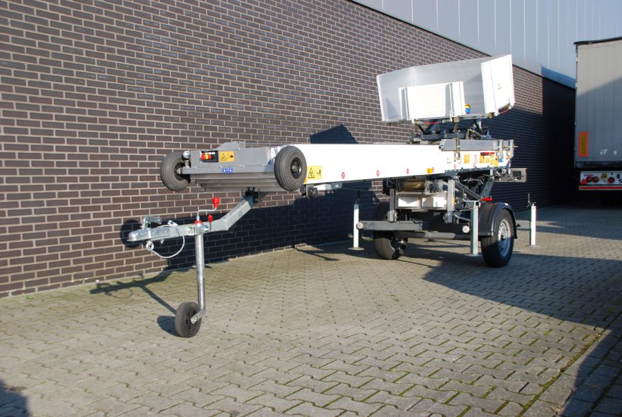 ladderlift op aanhanger van De Verhuisspecialift